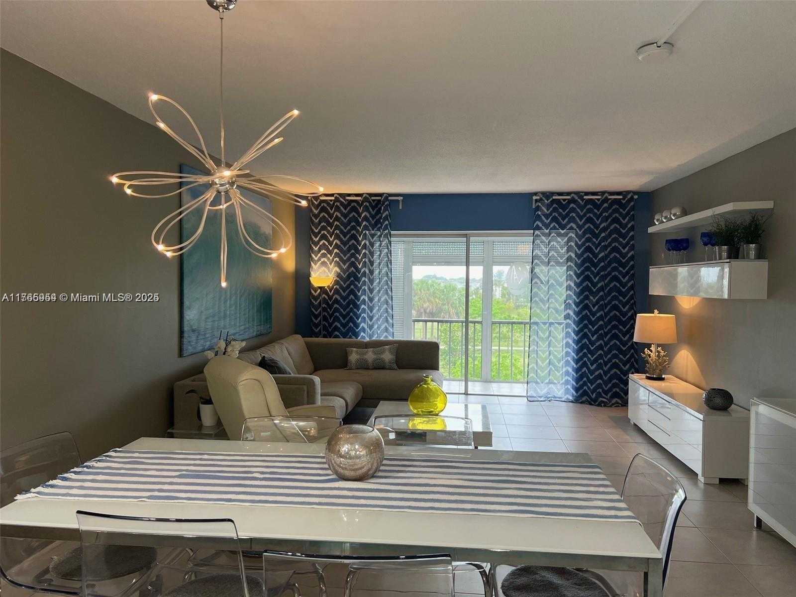 Small Image of 4800 HILLCREST LN #402, Hollywood Number 14