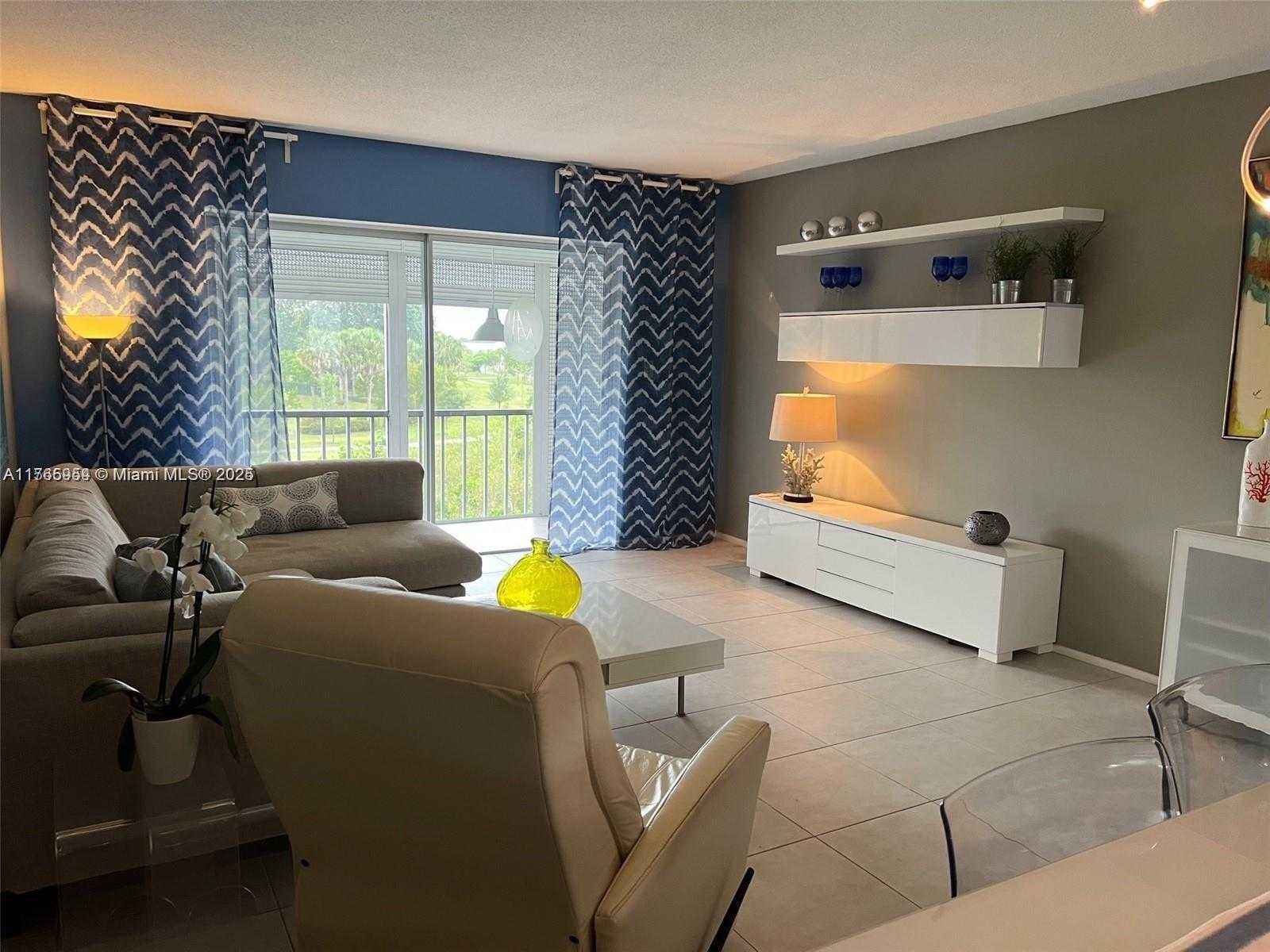 Small Image of 4800 HILLCREST LN #402, Hollywood Number 17