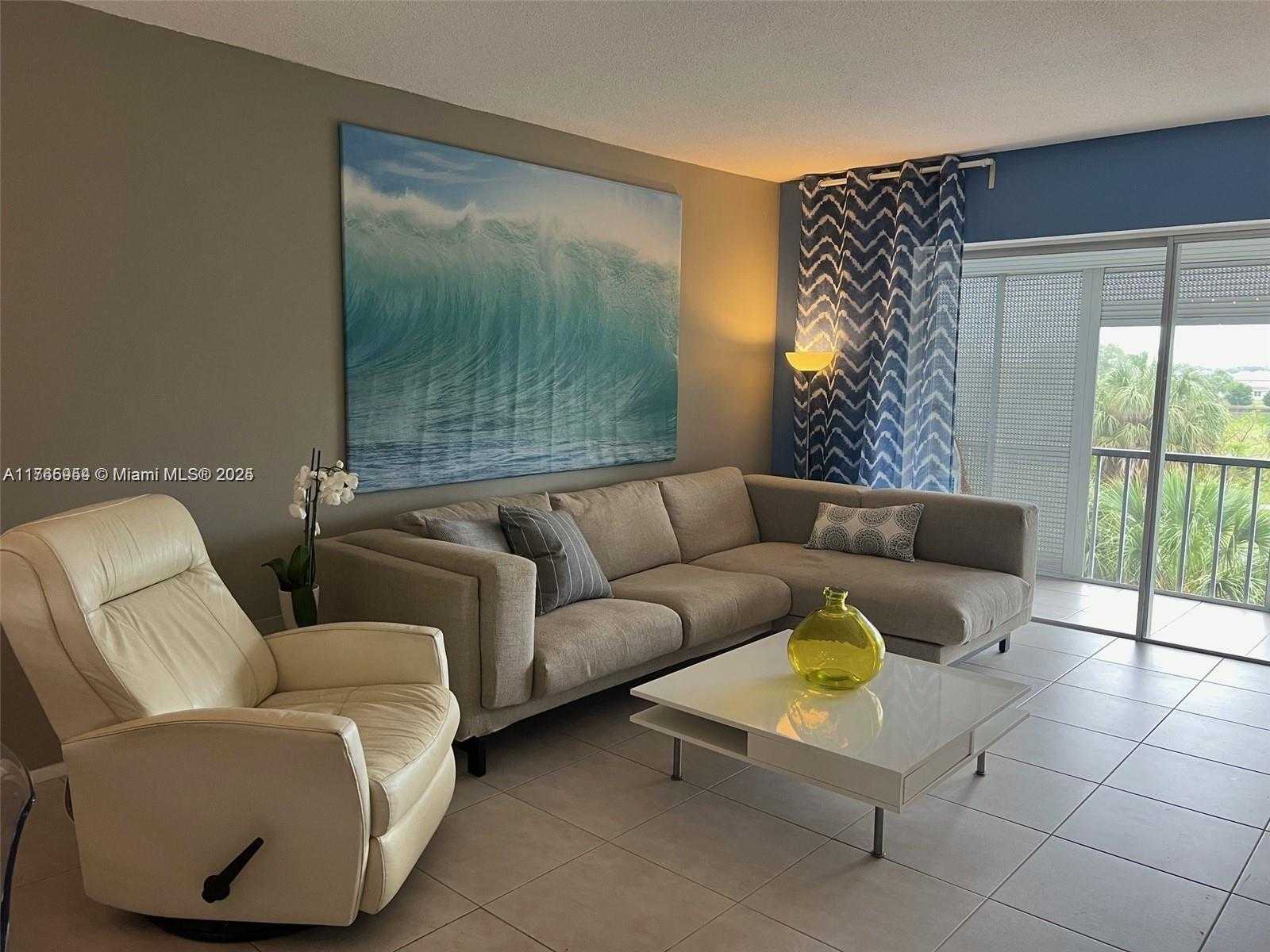 Small Image of 4800 HILLCREST LN #402, Hollywood Number 18