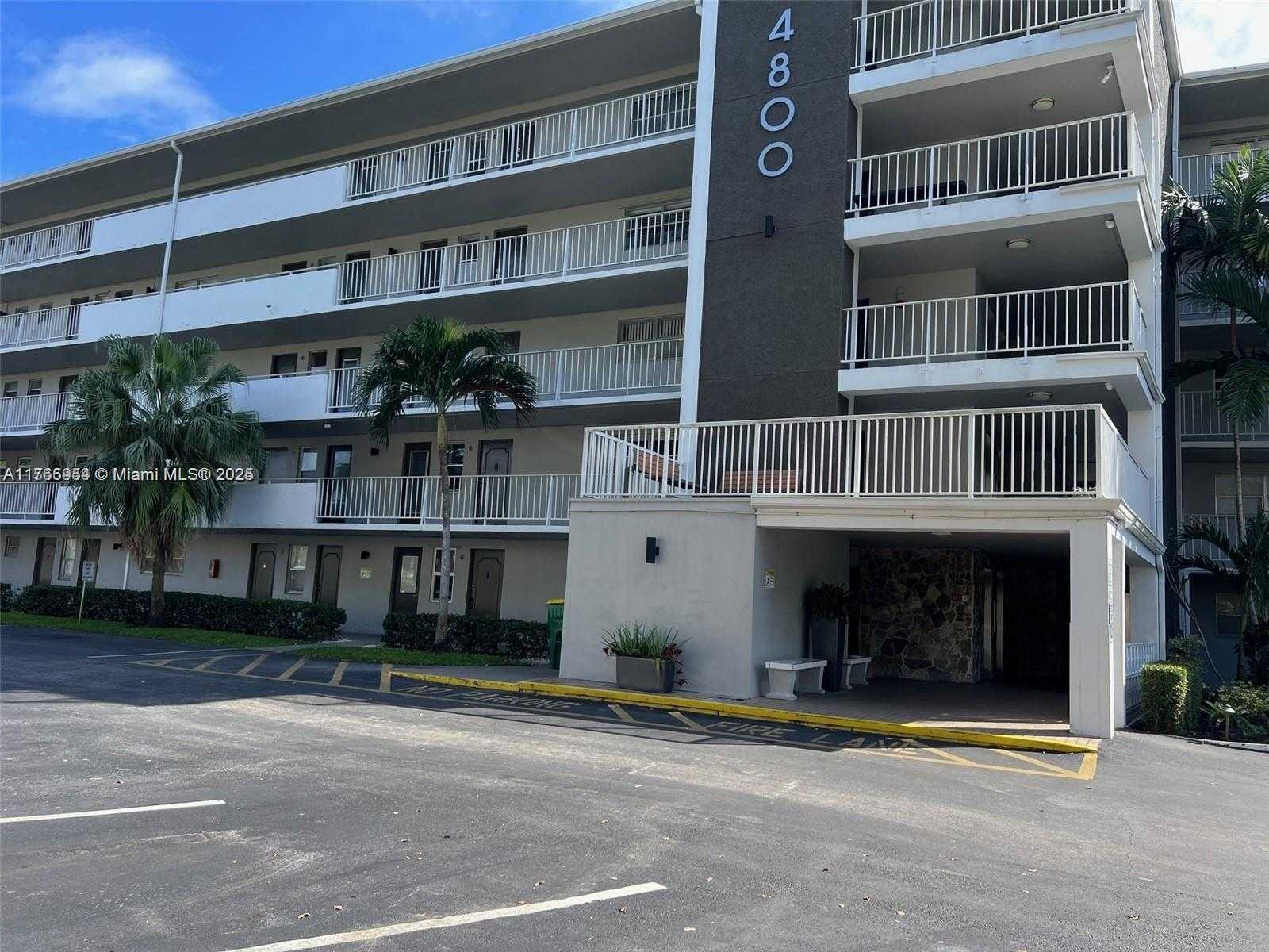 Small Image of 4800 HILLCREST LN #402, Hollywood Number 2