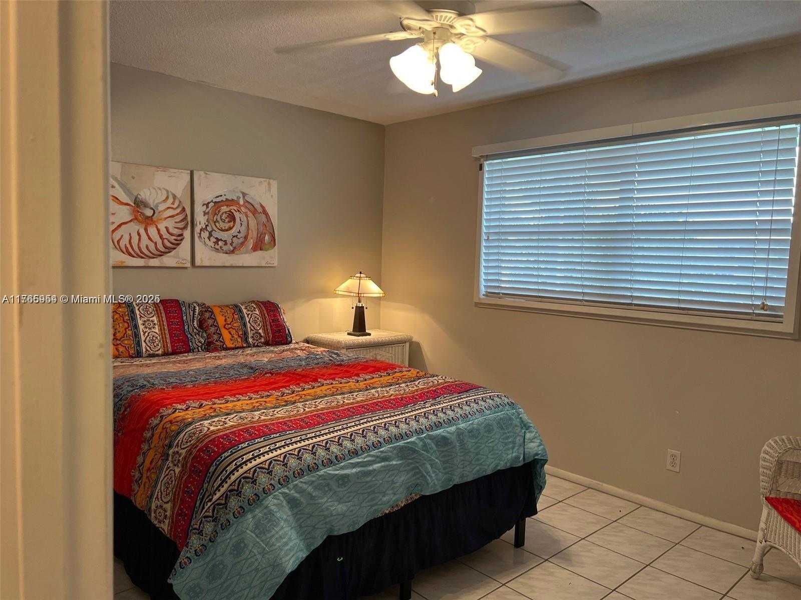 Small Image of 4800 HILLCREST LN #402, Hollywood Number 26