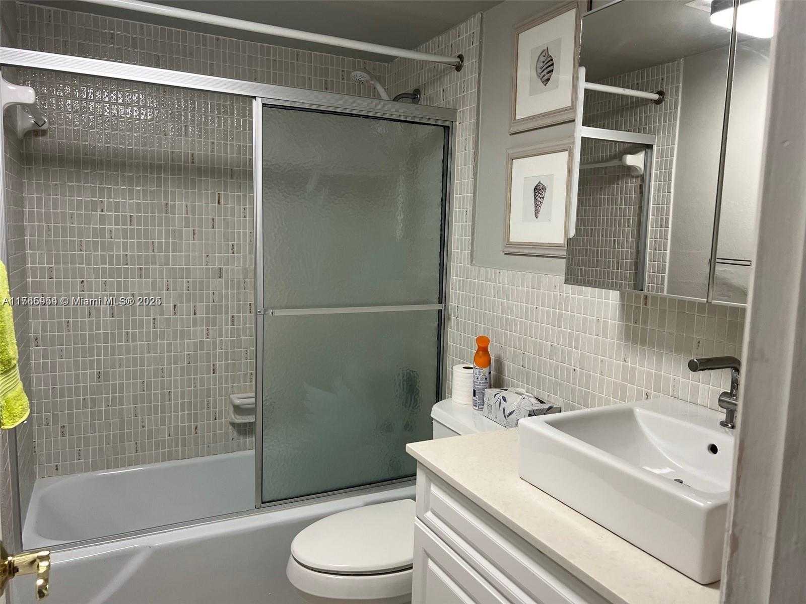 Small Image of 4800 HILLCREST LN #402, Hollywood Number 27