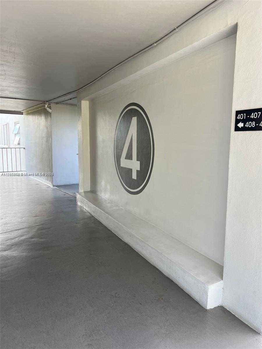 Small Image of 4800 HILLCREST LN #402, Hollywood Number 4