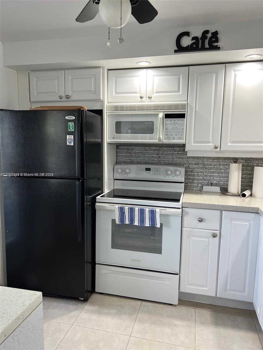 Small Image of 4800 HILLCREST LN #402, Hollywood Number 6