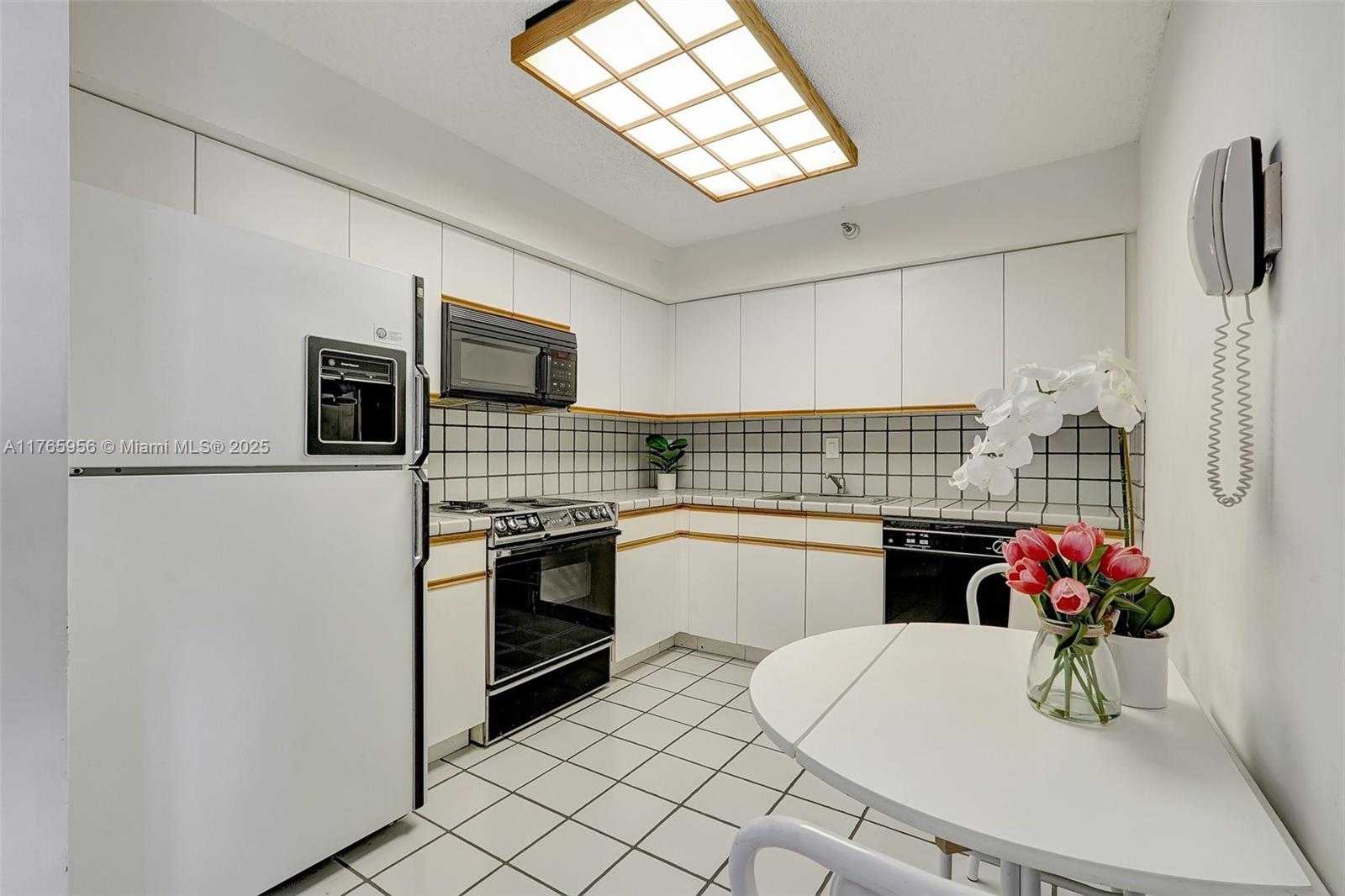 Small Image of 3530 MYSTIC POINTE DR #2903, Aventura Number 6