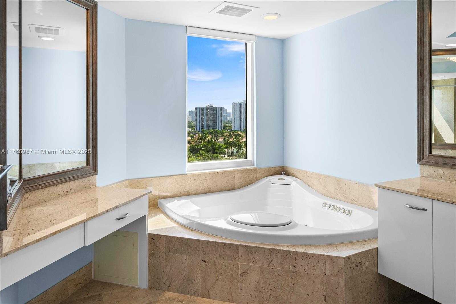 Small Image of 21200 POINT PL #1203, Aventura Number 25