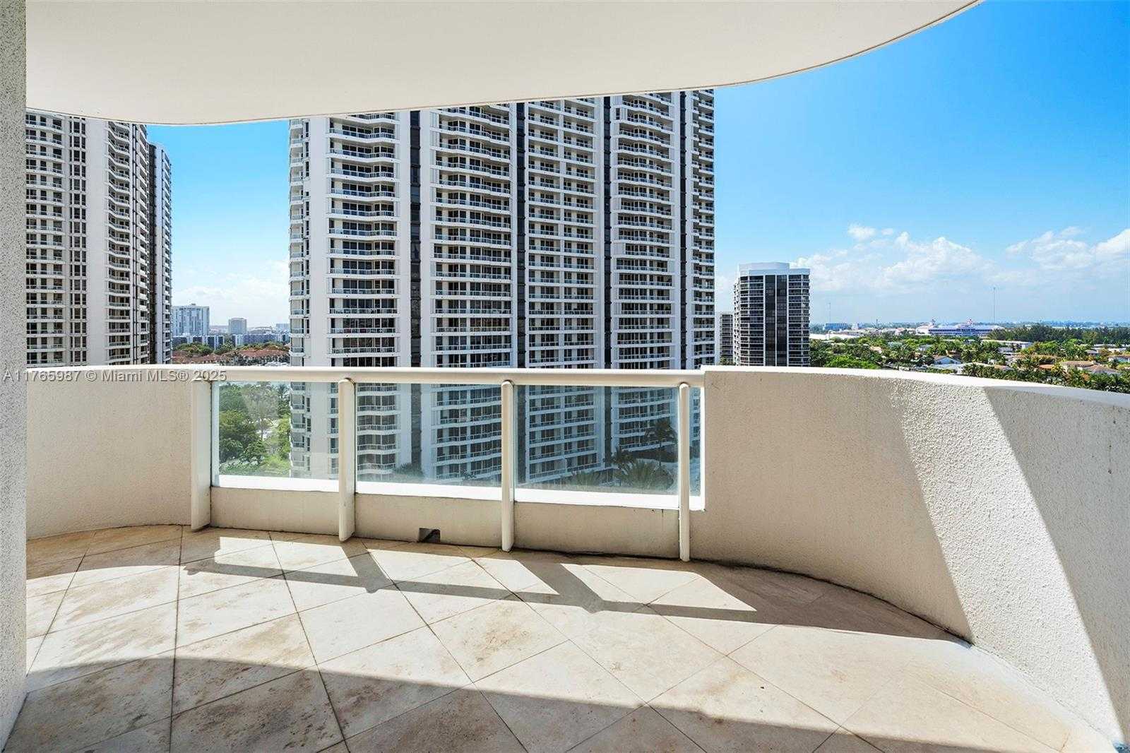 Small Image of 21200 POINT PL #1203, Aventura Number 35