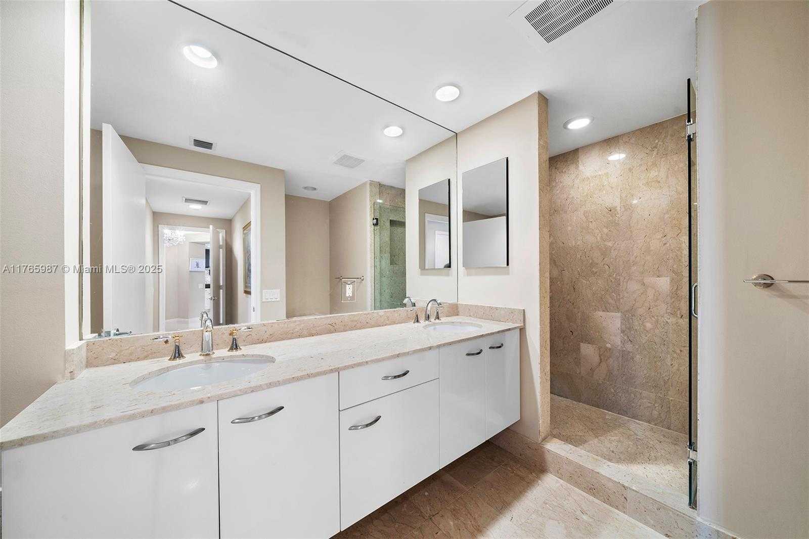 Small Image of 21200 POINT PL #1203, Aventura Number 40