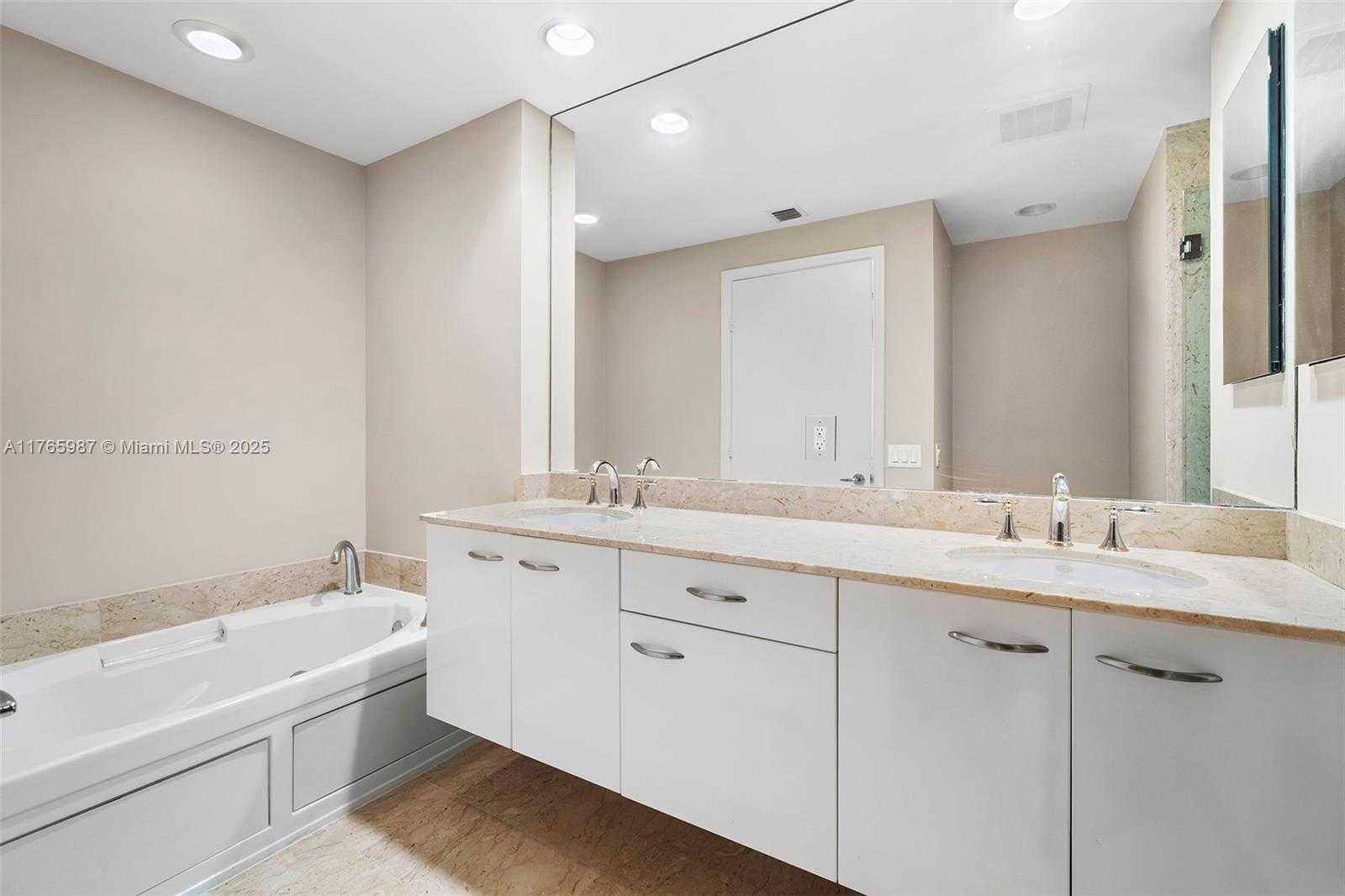 Small Image of 21200 POINT PL #1203, Aventura Number 41