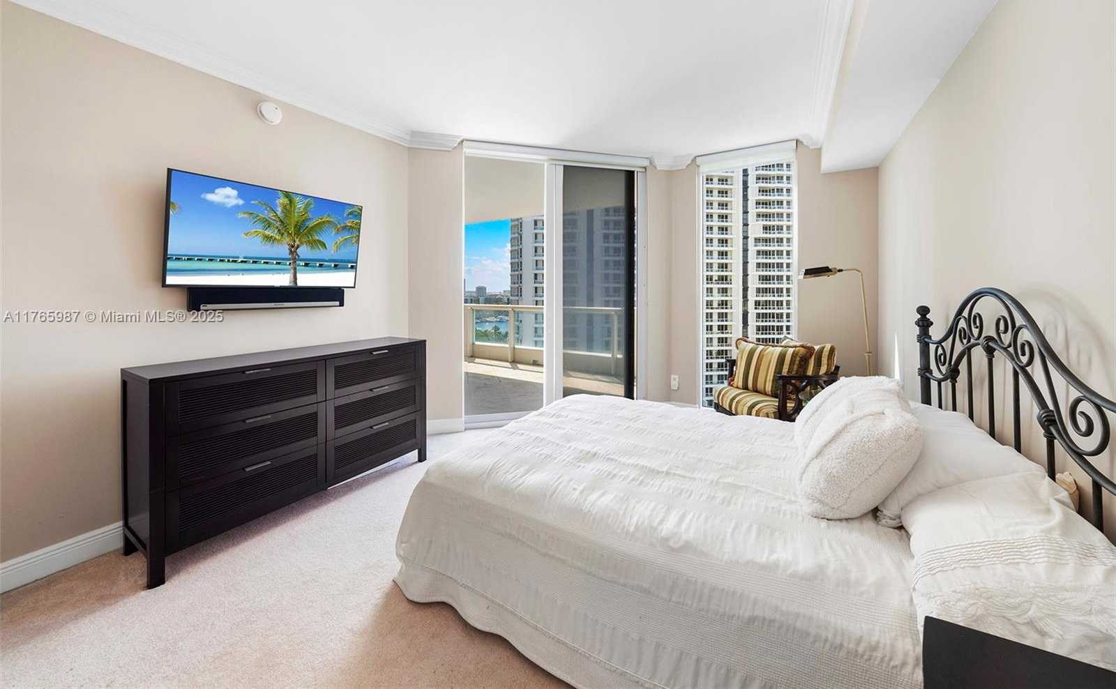 Small Image of 21200 POINT PL #1203, Aventura Number 44