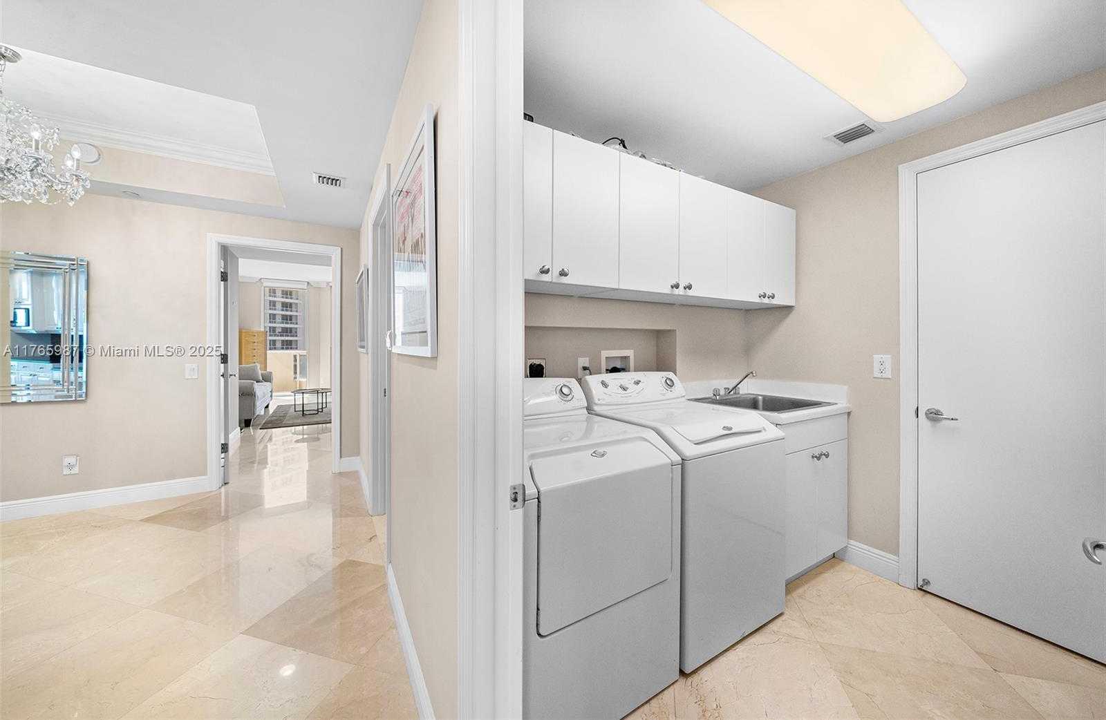 Small Image of 21200 POINT PL #1203, Aventura Number 46
