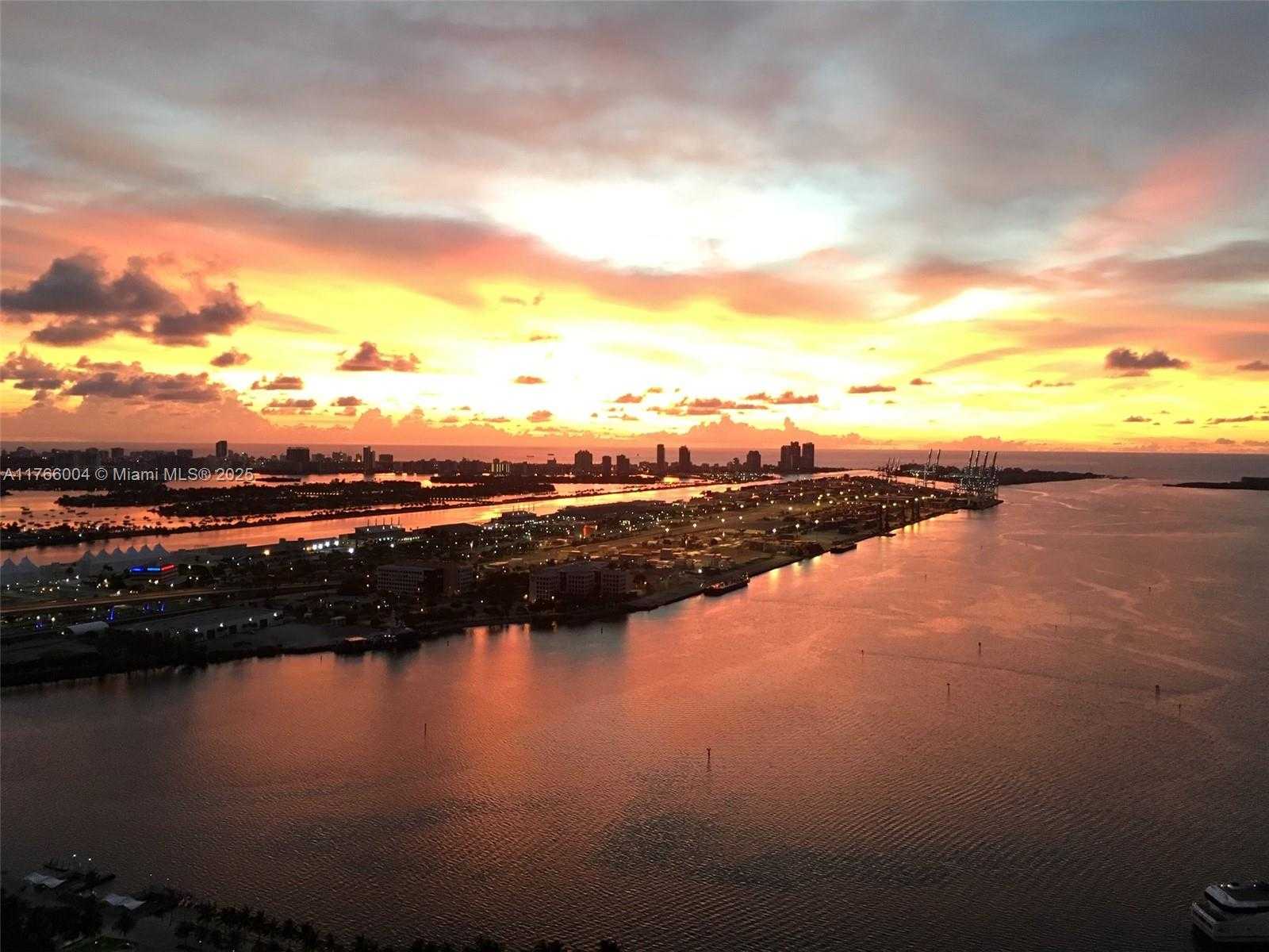 Small Image of 50 BISCAYNE BLVD #4810, Miami Number 2