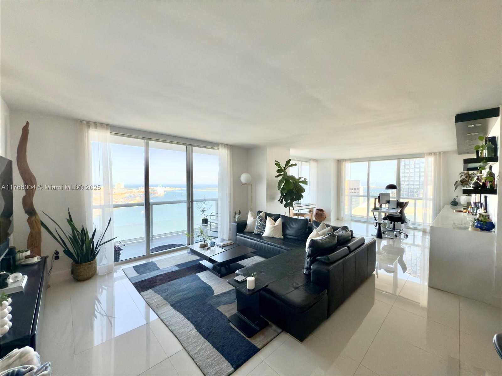 Small Image of 50 BISCAYNE BLVD #4810, Miami Number 3