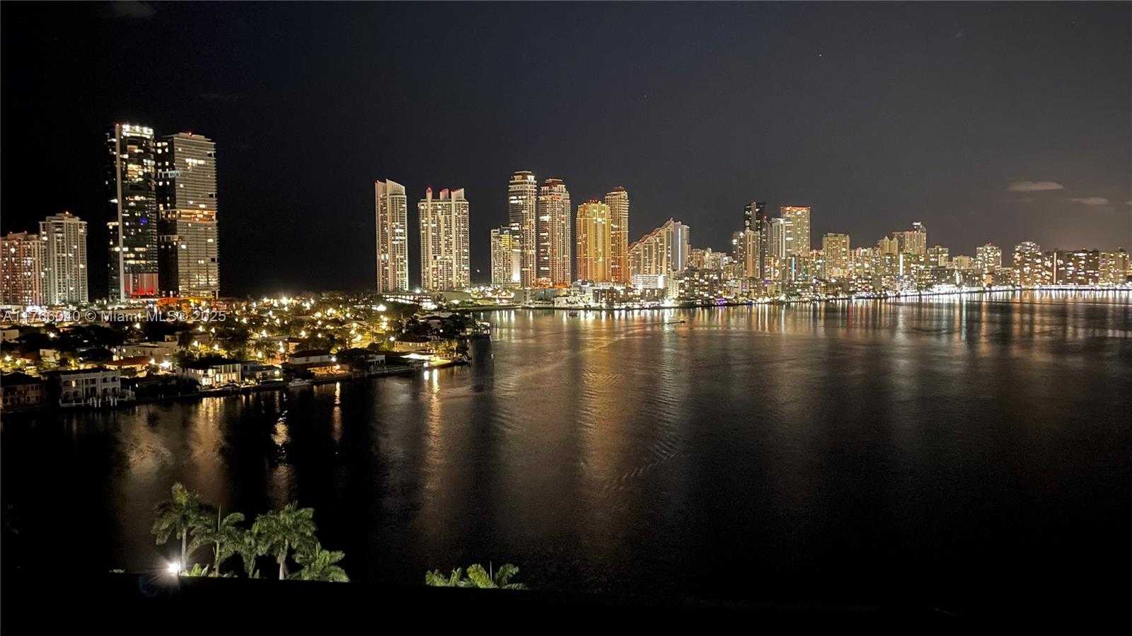 Small Image of 3600 MYSTIC POINTE DR #LPH13, Aventura Number 11