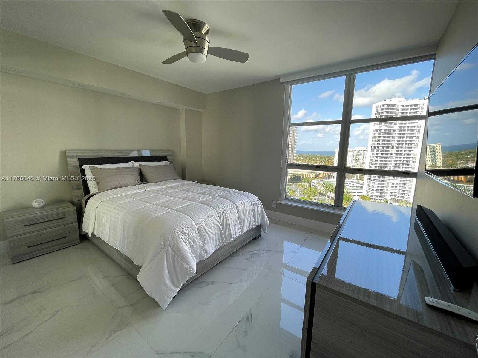 Small Image of 3600 MYSTIC POINTE DR #LPH13, Aventura Number 14