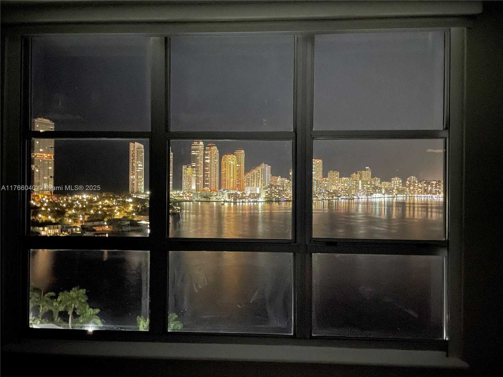Small Image of 3600 MYSTIC POINTE DR #LPH13, Aventura Number 16