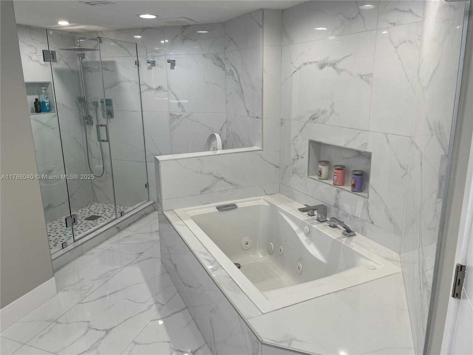 Small Image of 3600 MYSTIC POINTE DR #LPH13, Aventura Number 20
