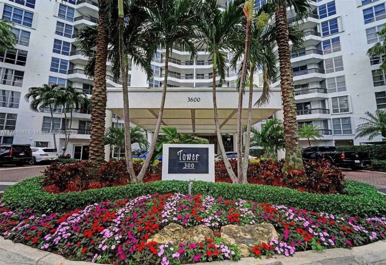 Small Image of 3600 MYSTIC POINTE DR #LPH13, Aventura Number 23
