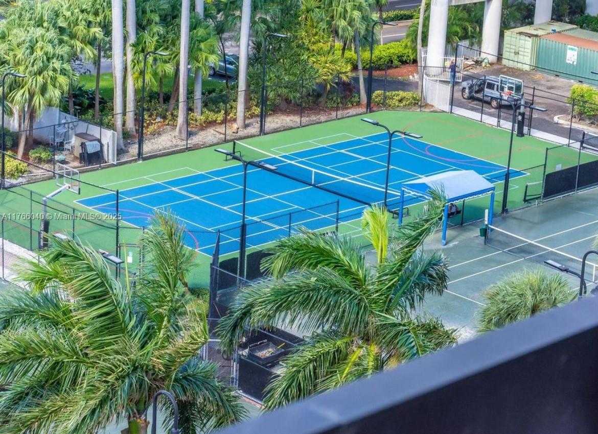 Small Image of 3600 MYSTIC POINTE DR #LPH13, Aventura Number 24