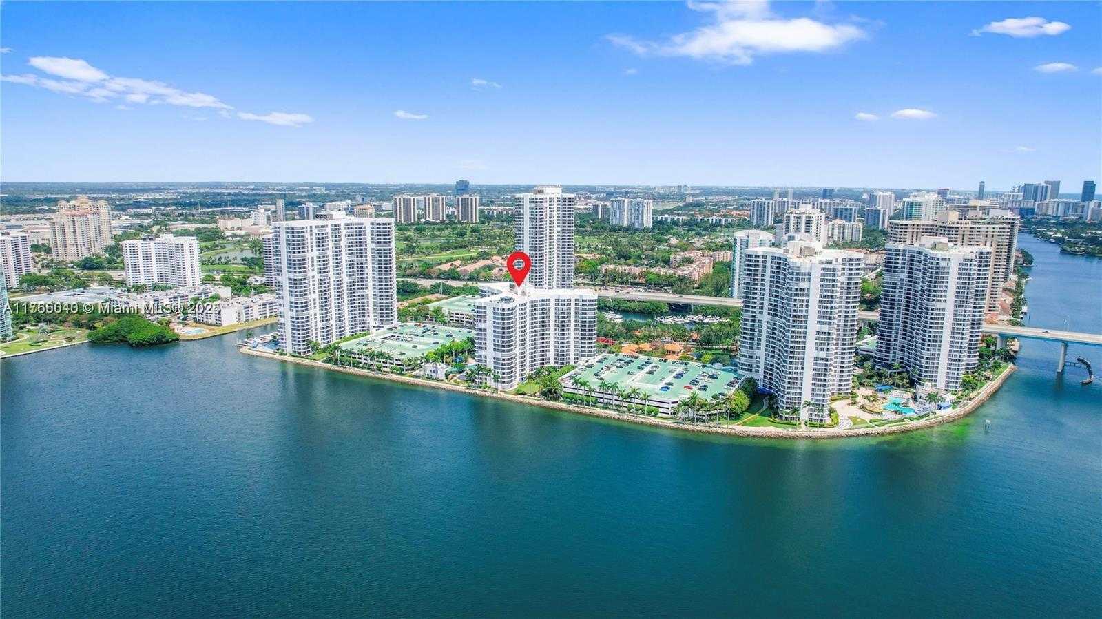 Small Image of 3600 MYSTIC POINTE DR #LPH13, Aventura Number 27