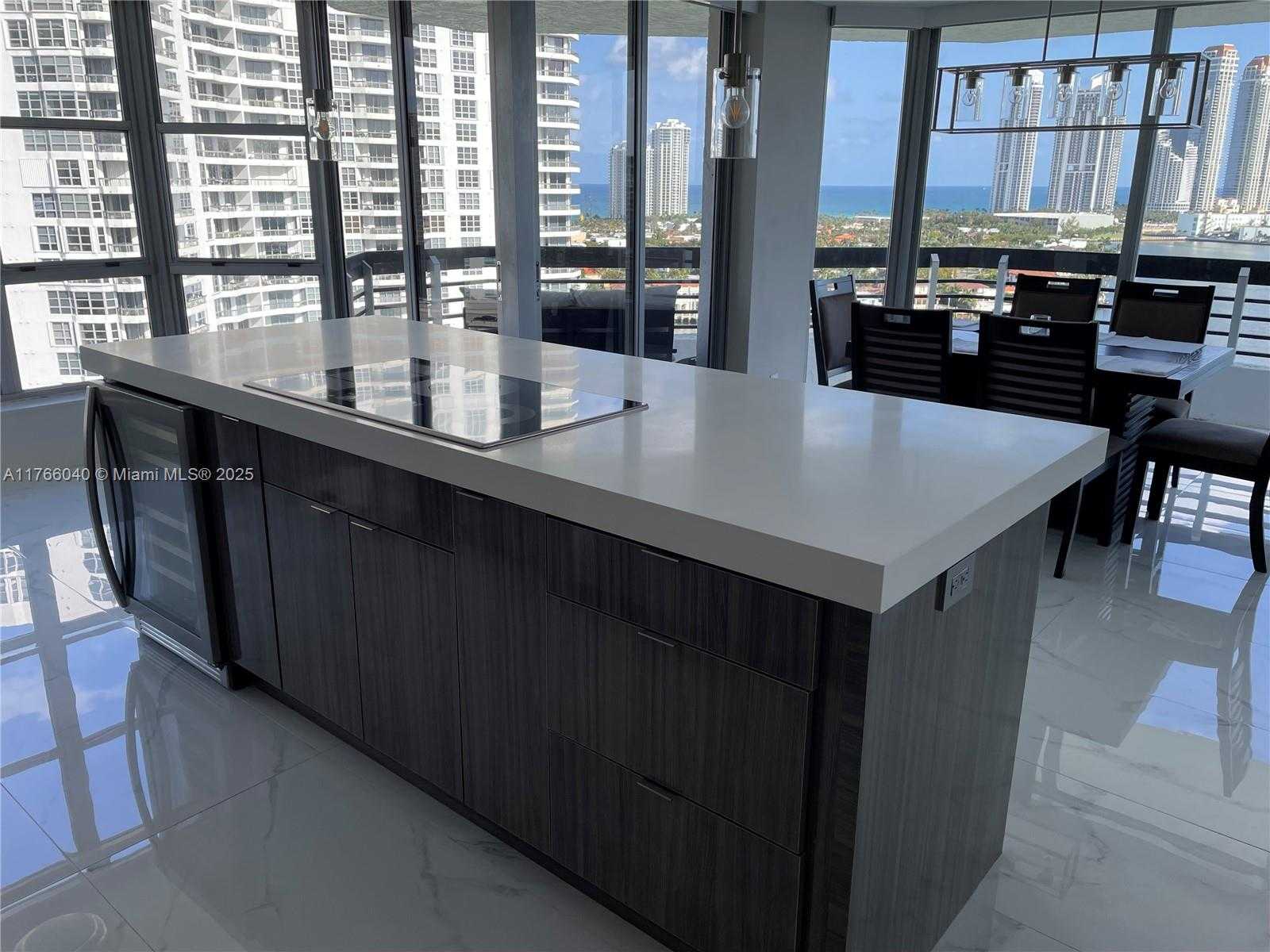 Small Image of 3600 MYSTIC POINTE DR #LPH13, Aventura Number 9