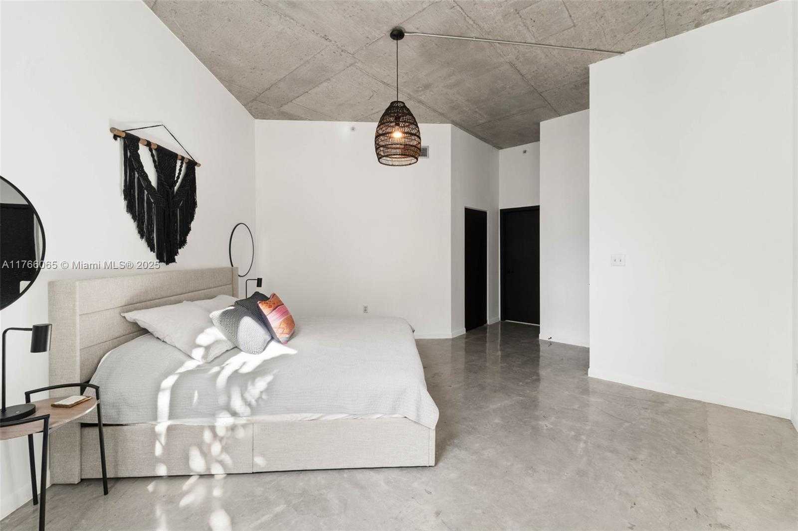 Small Image of 2001 Biscayne Blvd, Miami, FL 33137, USA Number 12