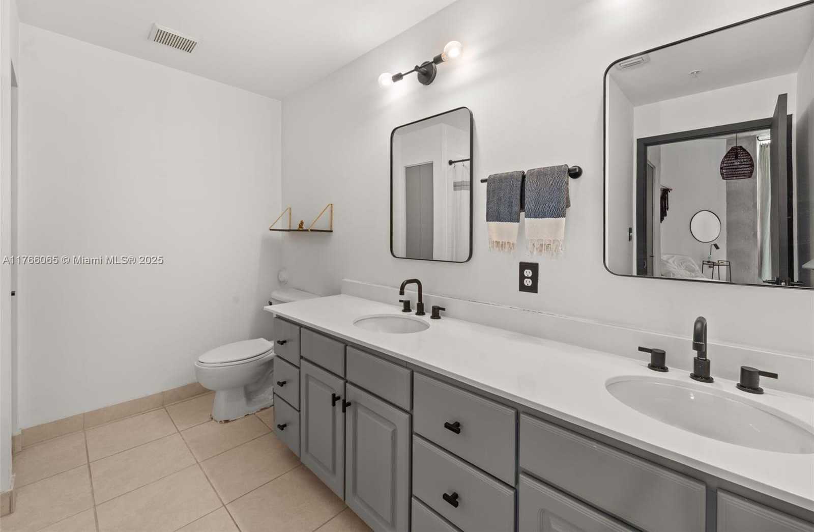 Small Image of 2001 Biscayne Blvd, Miami, FL 33137, USA Number 13