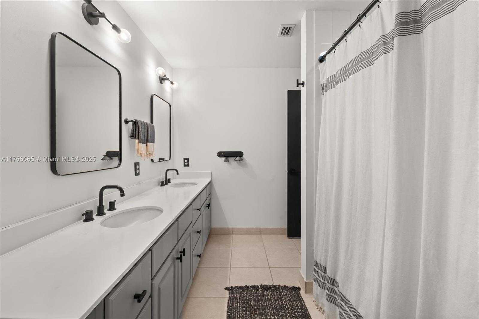 Small Image of 2001 Biscayne Blvd, Miami, FL 33137, USA Number 14