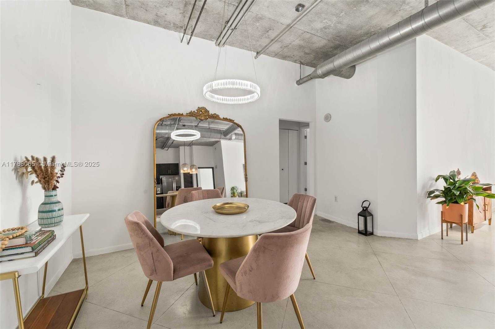Small Image of 2001 Biscayne Blvd, Miami, FL 33137, USA Number 2