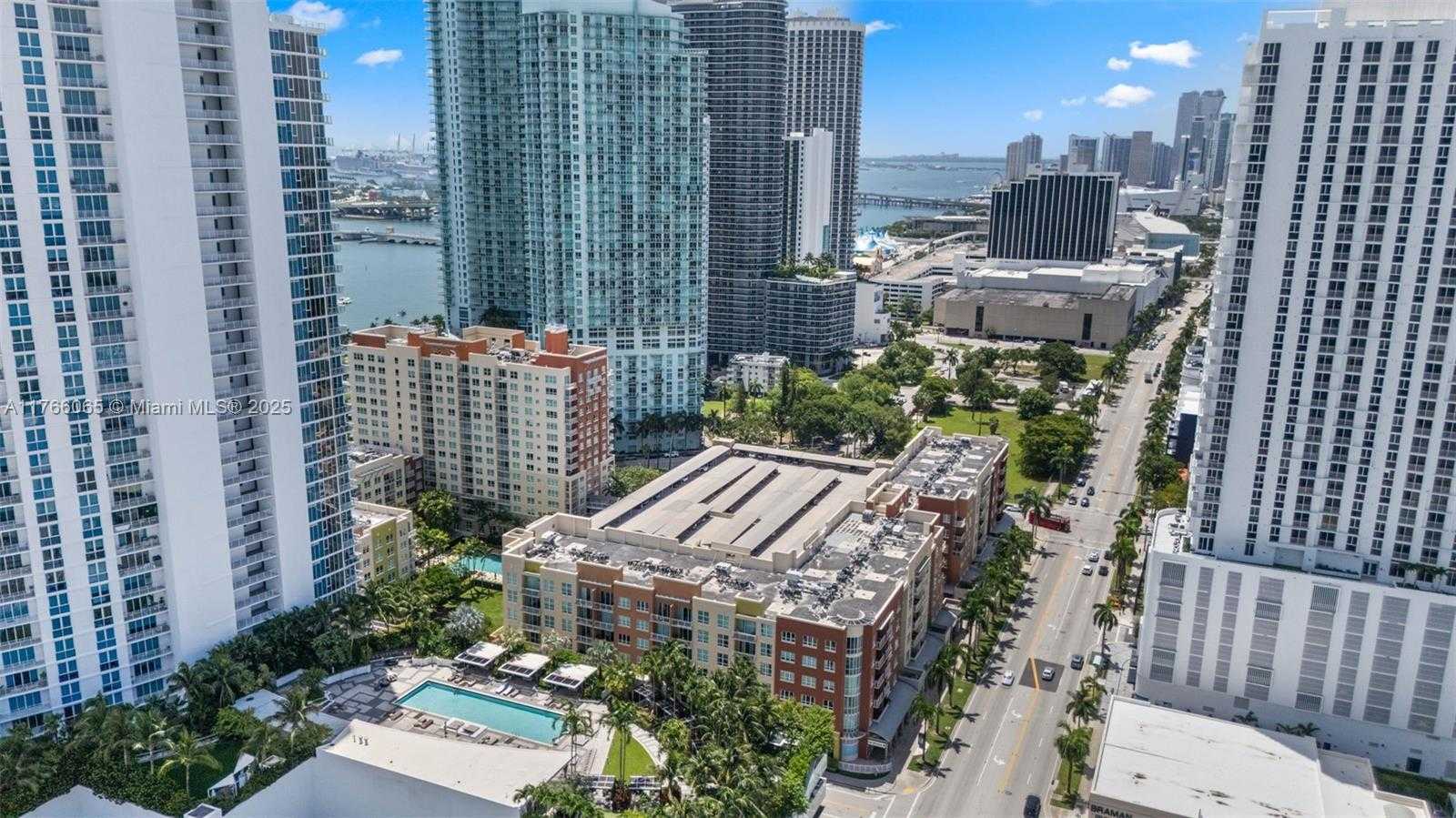 Small Image of 2001 Biscayne Blvd, Miami, FL 33137, USA Number 23