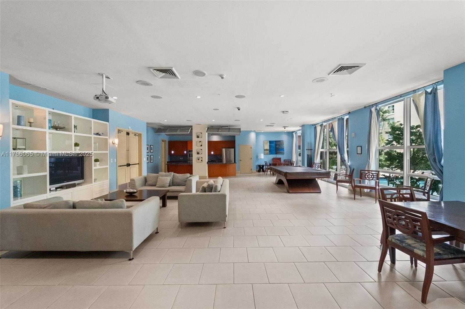 Small Image of 2001 Biscayne Blvd, Miami, FL 33137, USA Number 25