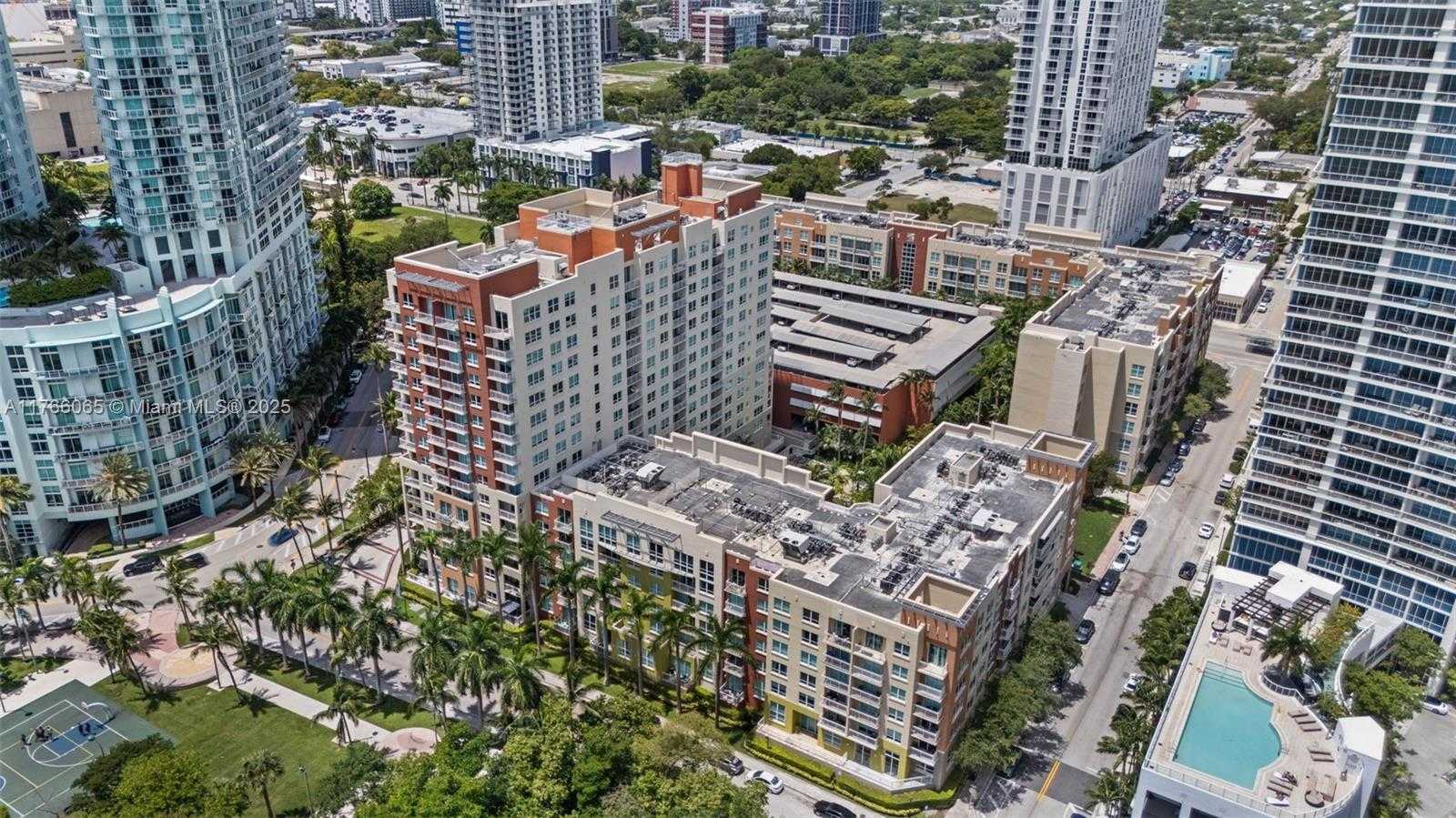 Small Image of 2001 Biscayne Blvd, Miami, FL 33137, USA Number 34