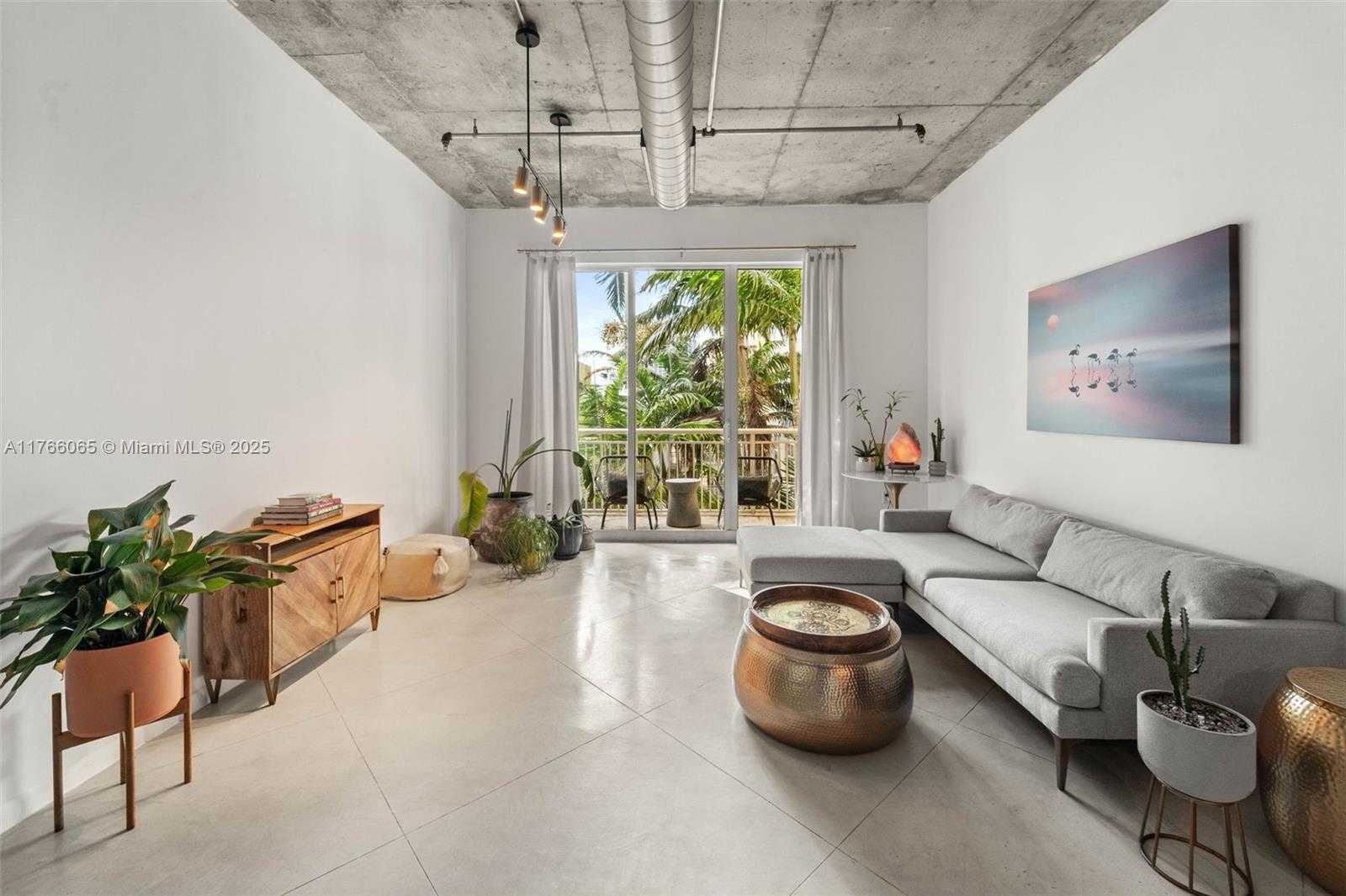 Small Image of 2001 Biscayne Blvd, Miami, FL 33137, USA Number 5