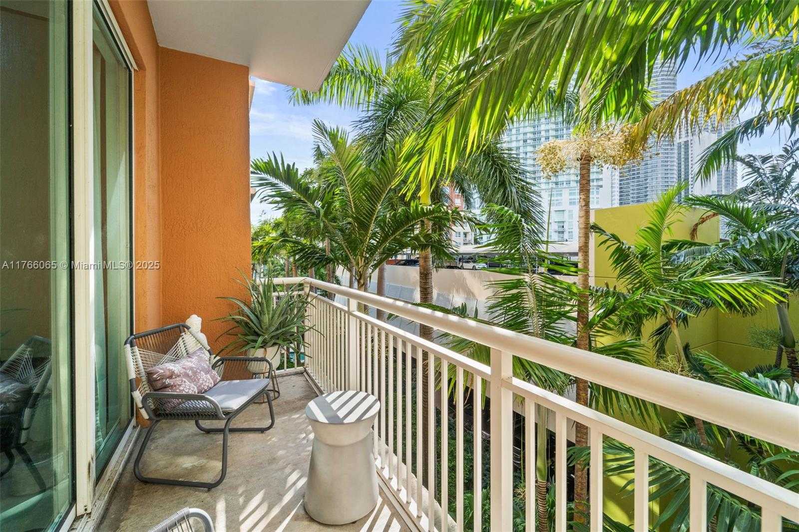 Small Image of 2001 Biscayne Blvd, Miami, FL 33137, USA Number 9