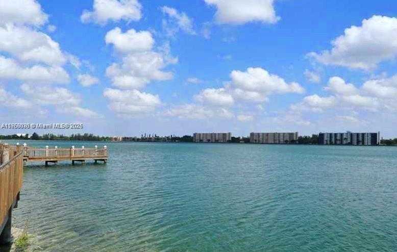 Small Image of 109 LAKE EMERALD DR #304, Oakland Park Number 4