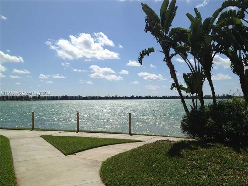 Small Image of 109 LAKE EMERALD DR #304, Oakland Park Number 6
