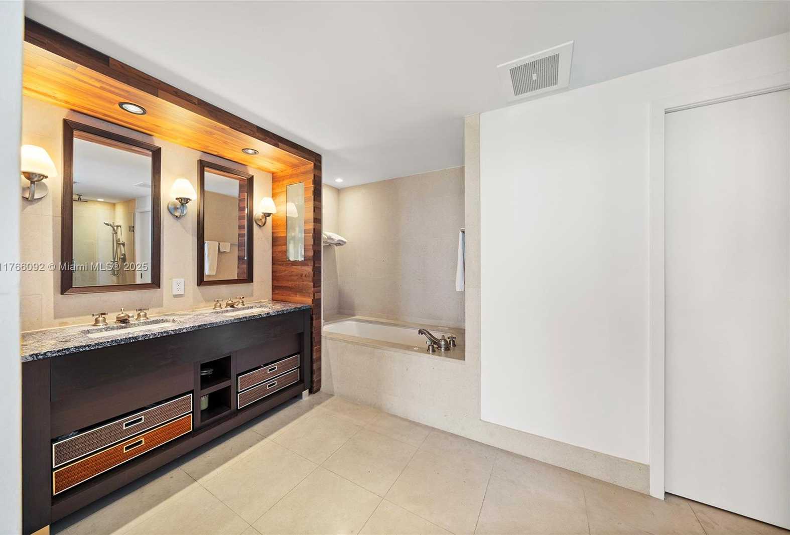 Small Image of 6899 COLLINS AVE #2307/10, Miami Beach Number 14