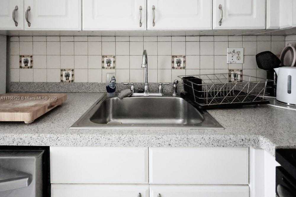 Small Image of 10772 NORTH KENDALL DR #G5, Miami Number 14