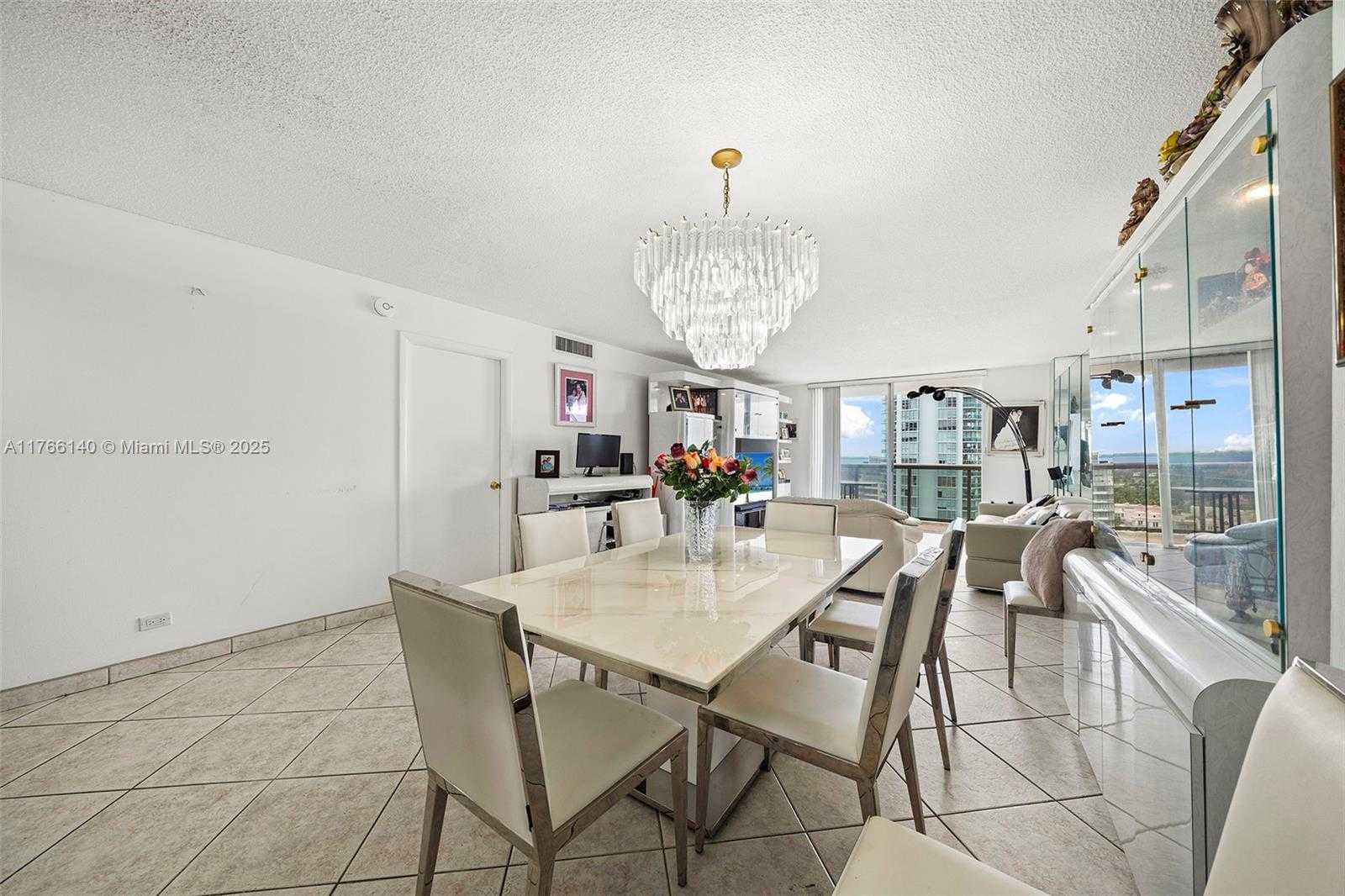 Small Image of 6039 COLLINS AVE #1733, Miami Beach Number 9