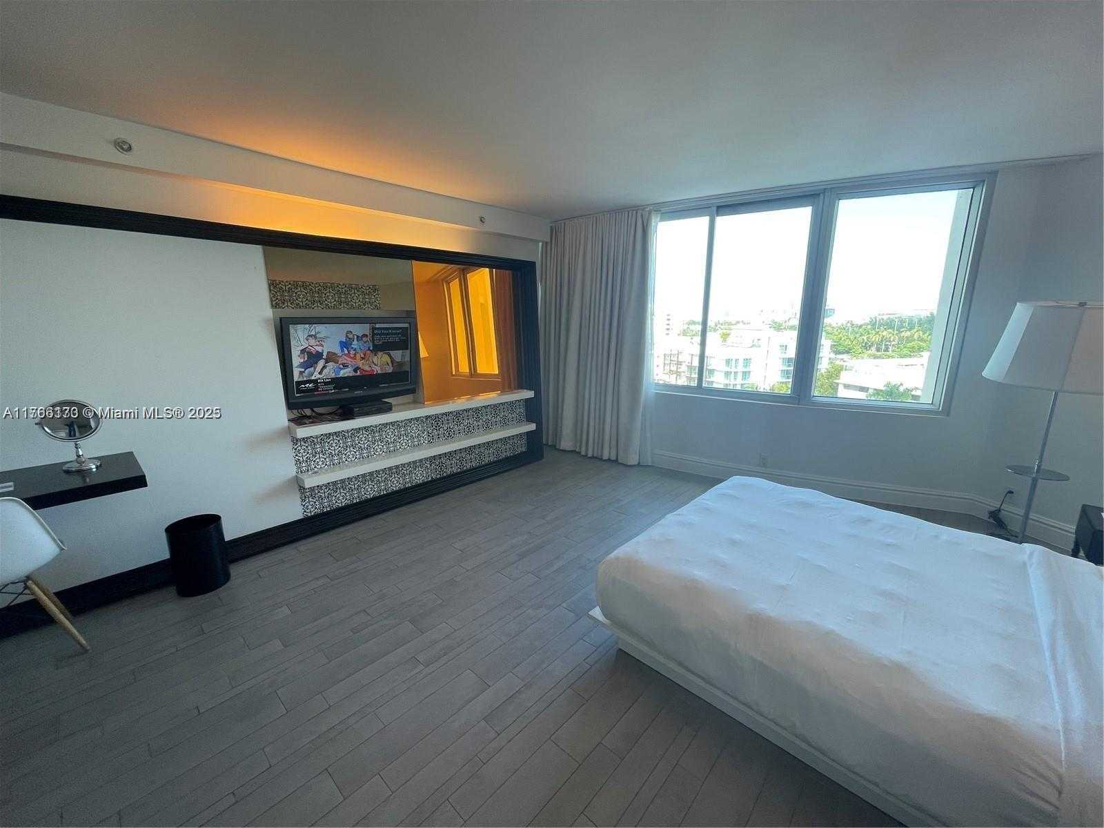 Small Image of 1100 WEST AVE #807, Miami Beach Number 3