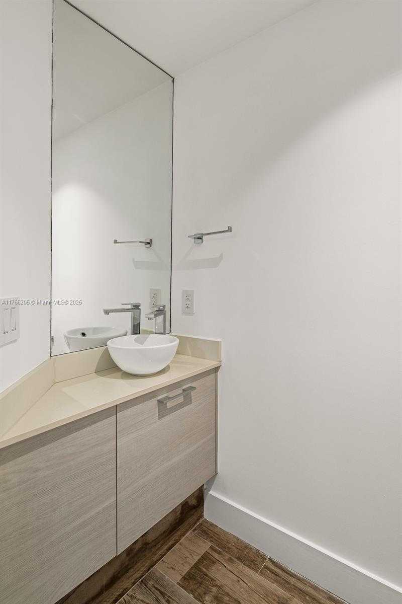 Small Image of 650 NORTH EAST 32ND ST #3701, Miami Number 25