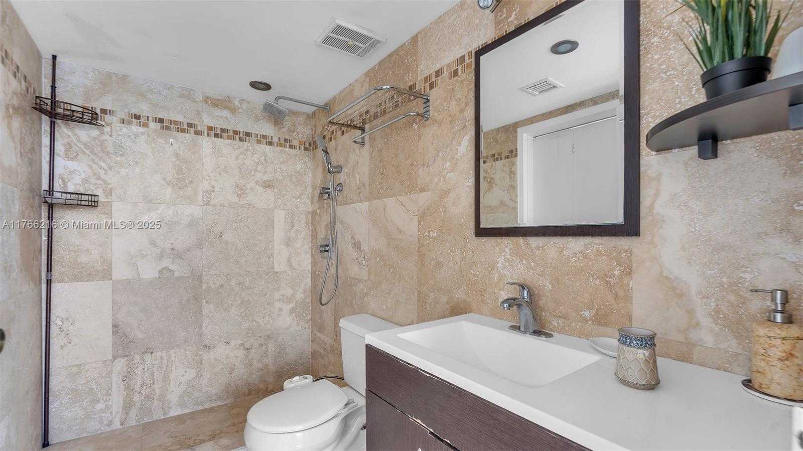 Small Image of 7601 EAST TREASURE DR #1518, North Bay Village Number 9