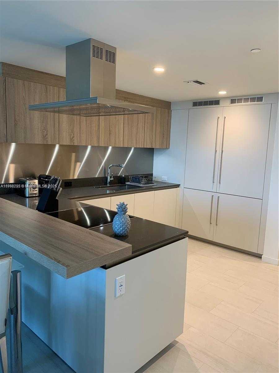 Small Image of 1000 BRICKELL PLZ #3404, Miami Number 12
