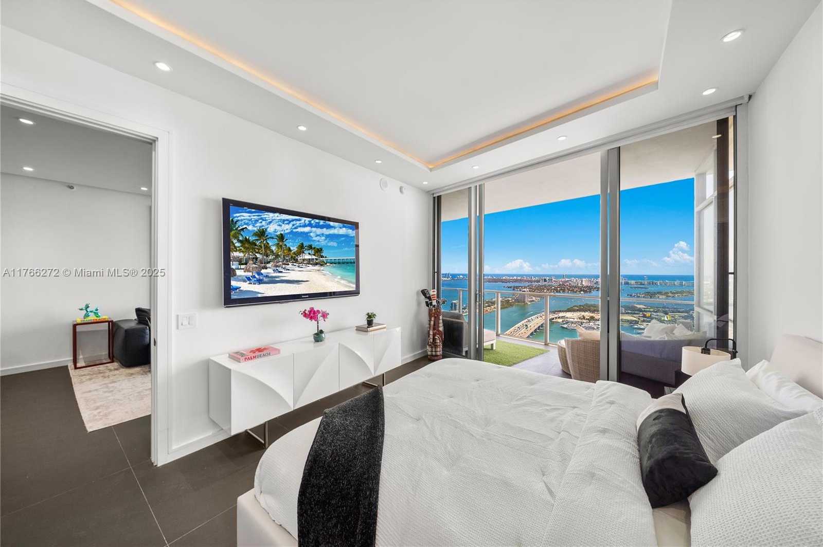 Small Image of 1100 BISCAYNE BLVD #5303, Miami Number 13