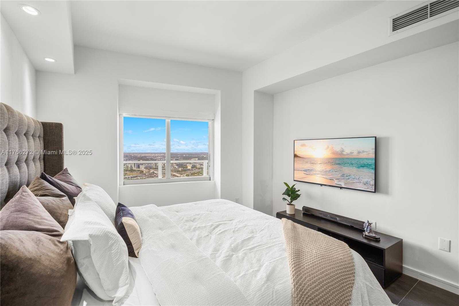 Small Image of 1100 BISCAYNE BLVD #5303, Miami Number 23
