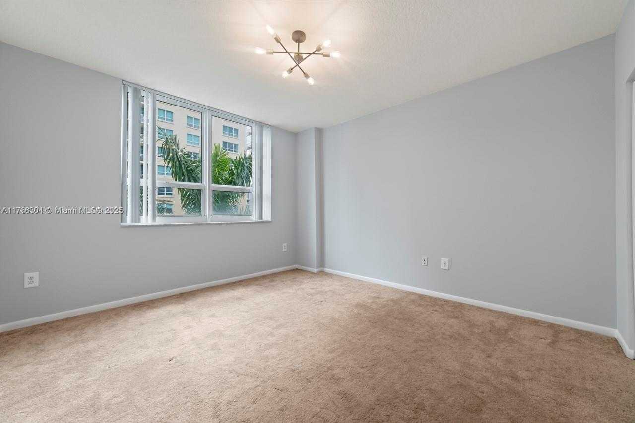 Small Image of 2000 NORTH BAYSHORE DRIVE #527, Miami Number 10