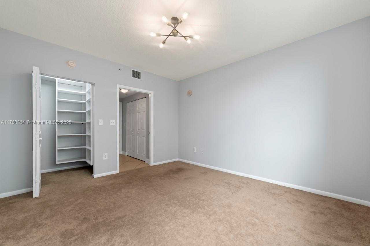 Small Image of 2000 NORTH BAYSHORE DRIVE #527, Miami Number 11