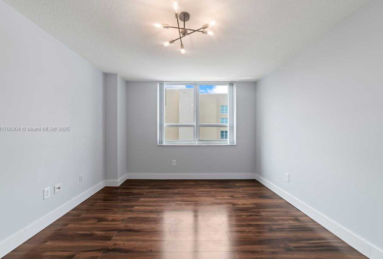 Small Image of 2000 NORTH BAYSHORE DRIVE #527, Miami Number 18