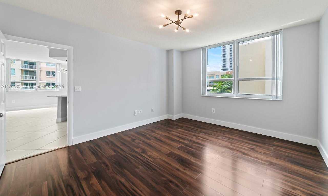 Small Image of 2000 NORTH BAYSHORE DRIVE #527, Miami Number 19