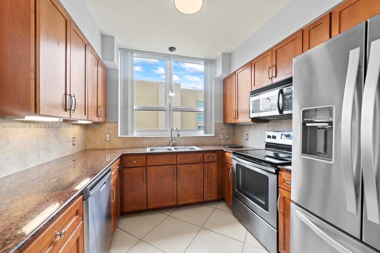 Small Image of 2000 NORTH BAYSHORE DRIVE #527, Miami Number 6